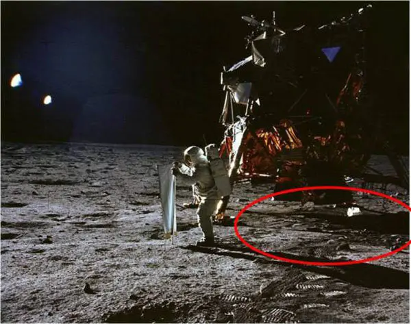 Astronauta Apollo 11 e modulo lunare