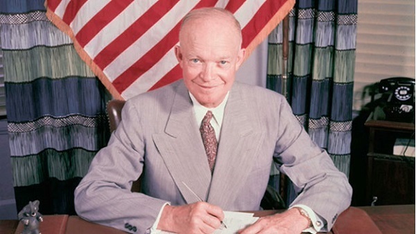 Eisenhower alla scrivania