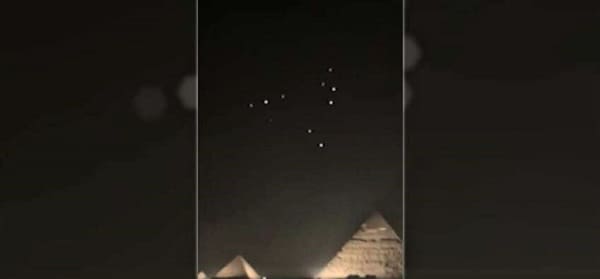 ufo sulla piramide di giza 