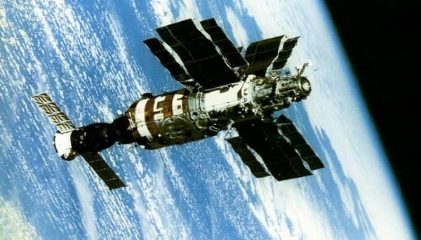 stazione spaziale salyut-7