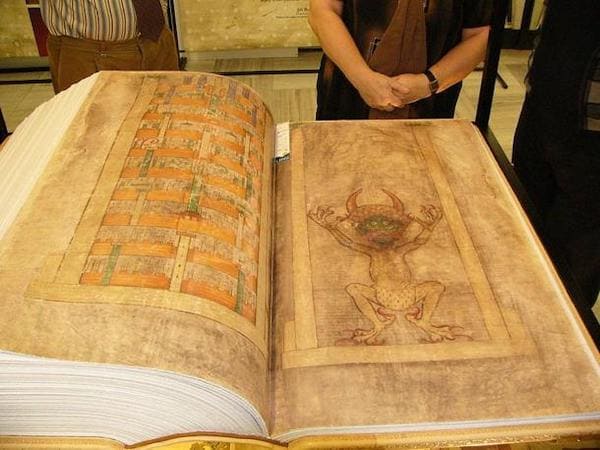 Facsimile a grandezza naturale del Codex Gigas